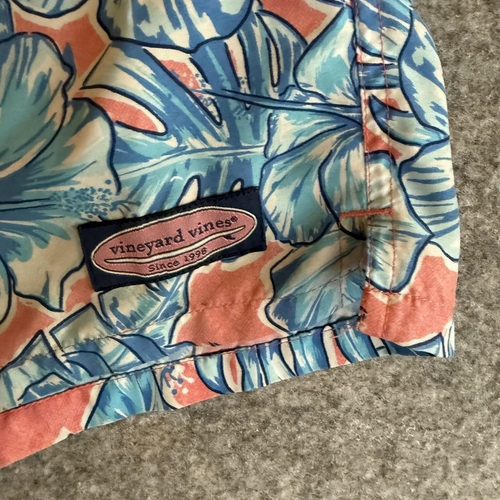 Vineyard Vines Shorts Mens Medium Blue Pink‎ Floral Swim Trunks Mesh Lined